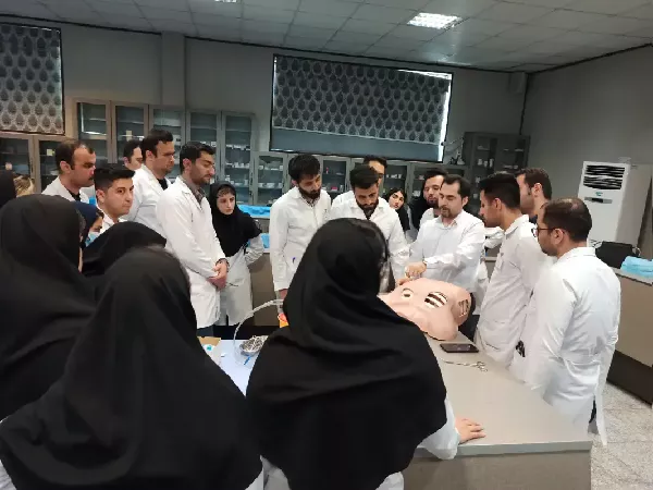 برگزاری کارگاه تشخیص و درمان پنوموتوراکس فشاری و تعبیه چست تیوپ گذاری